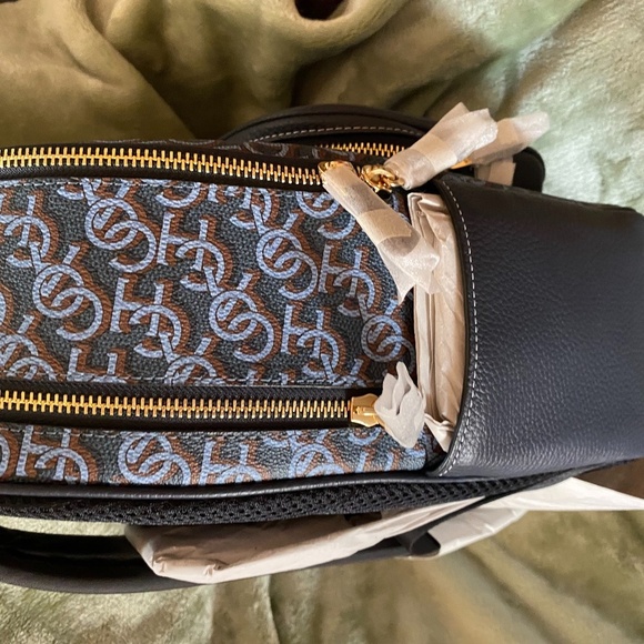 NWT COACH MGRM CT BKP NAVY. - Picture 5 of 9